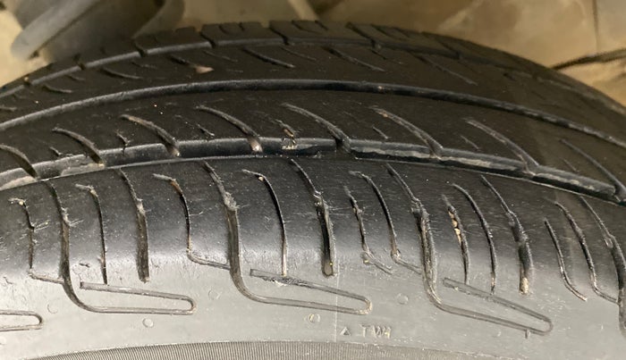 2015 Maruti OMNI E 8 STR, Petrol, Manual, 89,941 km, Left Front Tyre Tread