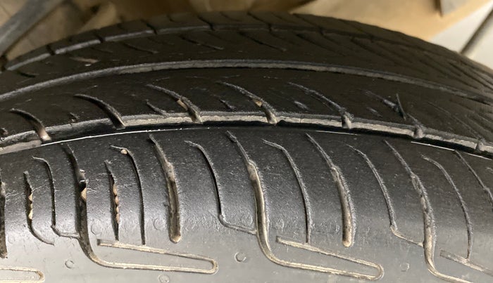 2015 Maruti OMNI E 8 STR, Petrol, Manual, 89,941 km, Right Front Tyre Tread