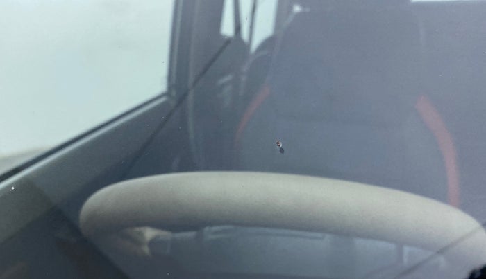 2015 Maruti OMNI E 8 STR, Petrol, Manual, 89,941 km, Front windshield - Minor spot on windshield