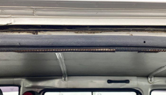 2015 Maruti OMNI E 8 STR, Petrol, Manual, 89,941 km, Rear left door - Beading has minor damage