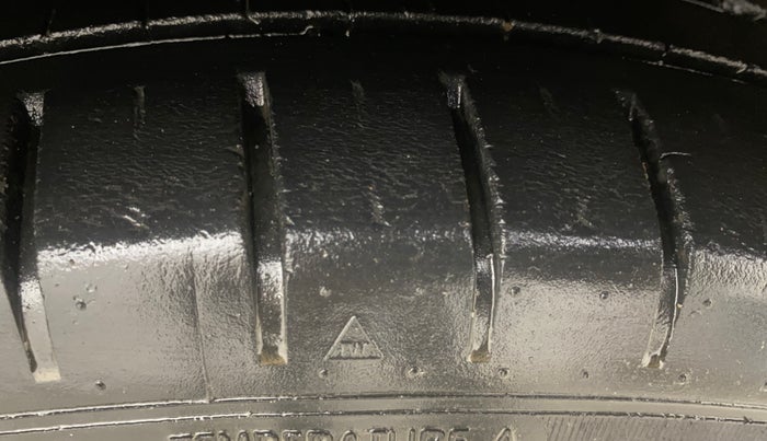 2019 Maruti Ciaz ALPHA  AT 1.5 SHVS PETROL, Petrol, Automatic, 61,903 km, Right Front Tyre Tread