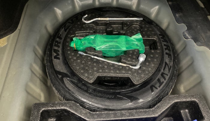 2019 Maruti Ciaz ALPHA  AT 1.5 SHVS PETROL, Petrol, Automatic, 61,903 km, Spare Tyre