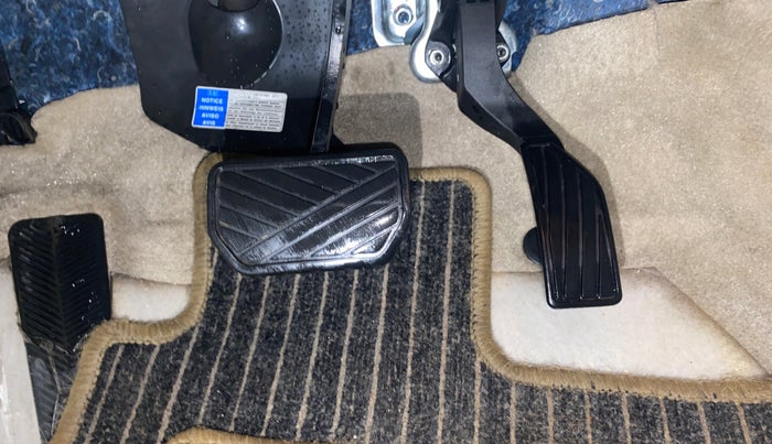 2019 Maruti Ciaz ALPHA  AT 1.5 SHVS PETROL, Petrol, Automatic, 61,903 km, Pedals