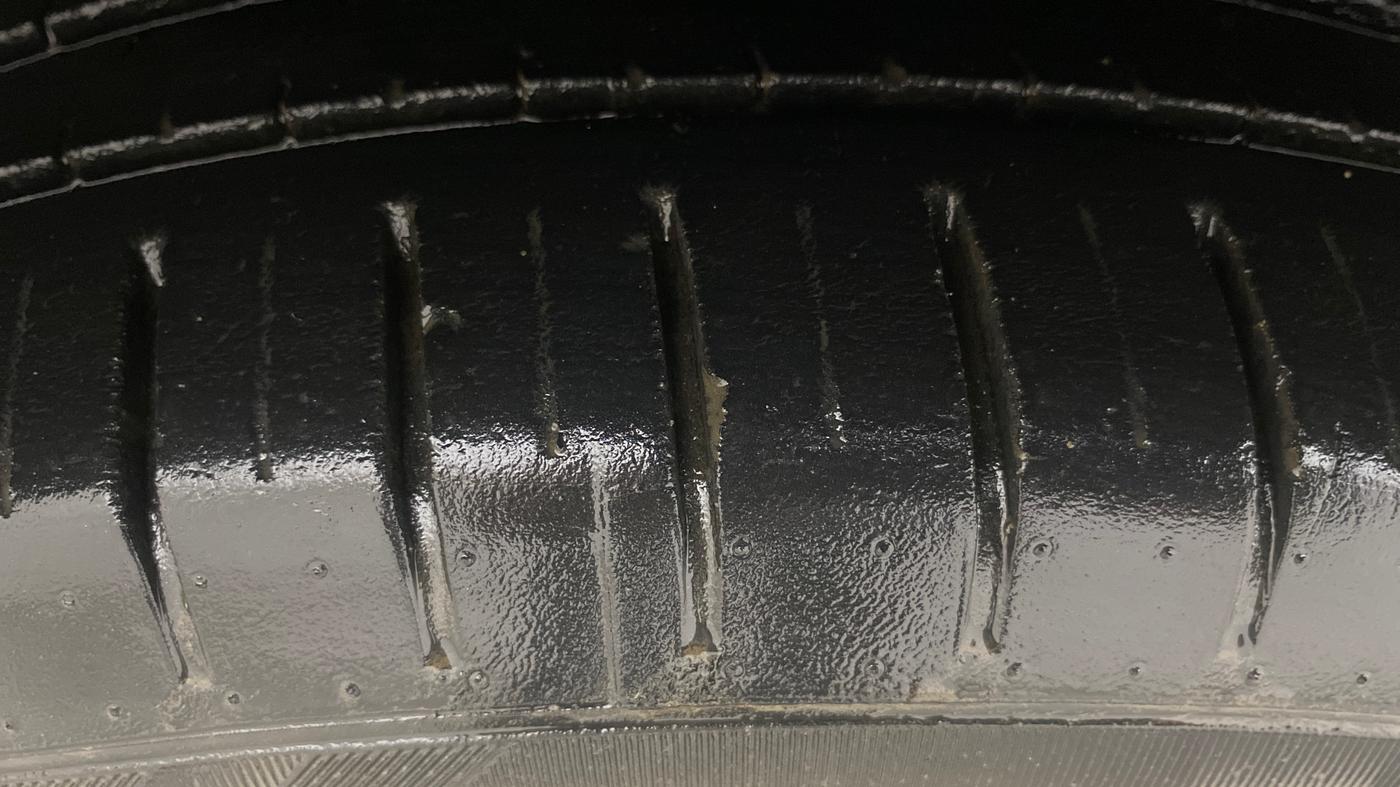 2019 Maruti Ciaz ALPHA  AT 1.5 SHVS PETROL, Petrol, Automatic, 61,903 km, Left Front Tyre Tread
