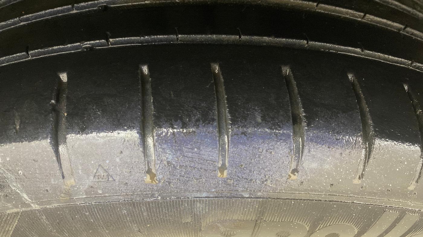 2019 Maruti Ciaz ALPHA  AT 1.5 SHVS PETROL, Petrol, Automatic, 61,903 km, Right Rear Tyre Tread