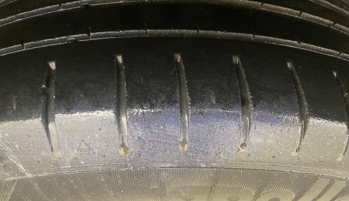 2019 Maruti Ciaz ALPHA  AT 1.5 SHVS PETROL, Petrol, Automatic, 61,903 km, Right Rear Tyre Tread