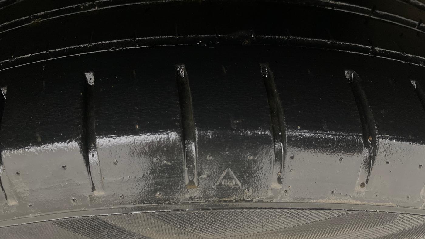 2019 Maruti Ciaz ALPHA  AT 1.5 SHVS PETROL, Petrol, Automatic, 61,903 km, Left Rear Tyre Tread