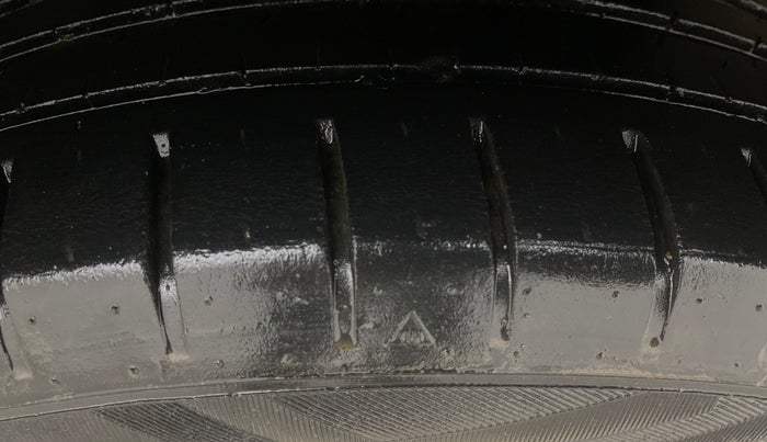 2019 Maruti Ciaz ALPHA  AT 1.5 SHVS PETROL, Petrol, Automatic, 61,903 km, Left Rear Tyre Tread