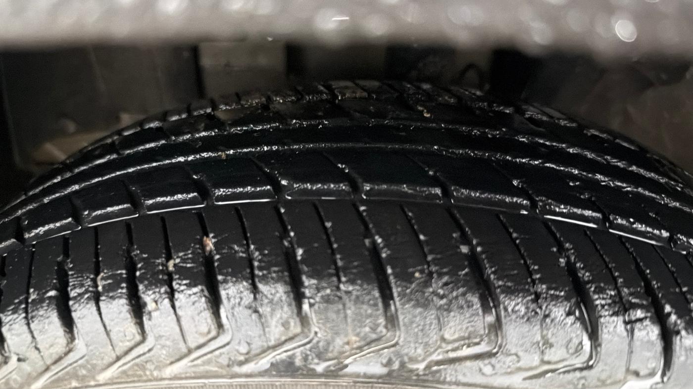 2019 Renault Kwid RXL, Petrol, Manual, 26,519 km, Left Front Tyre Tread