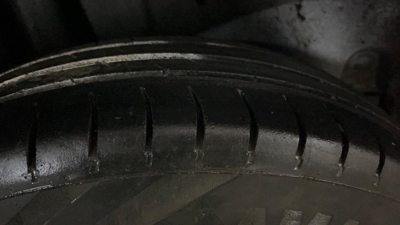 2016 Maruti Swift VDI, Diesel, Manual, 69,519 km, Right Rear Tyre Tread