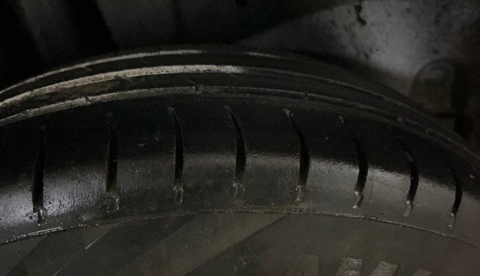 2016 Maruti Swift VDI, Diesel, Manual, 69,476 km, Right Rear Tyre Tread