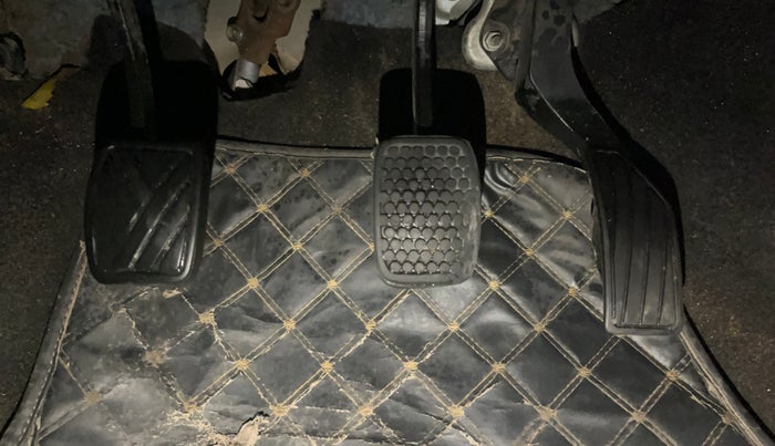 2016 Maruti Swift VDI, Diesel, Manual, 69,476 km, Pedals