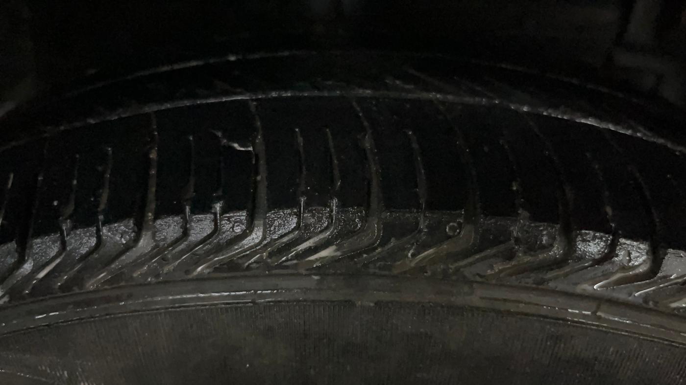 2016 Maruti Swift VDI, Diesel, Manual, 69,519 km, Right Front Tyre Tread