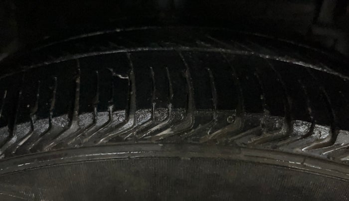 2016 Maruti Swift VDI, Diesel, Manual, 69,476 km, Right Front Tyre Tread