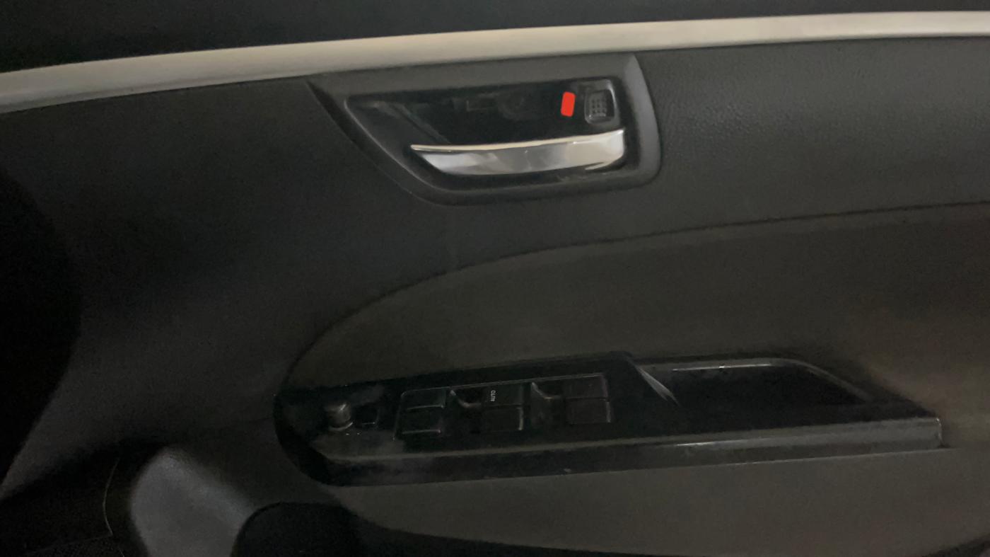 2016 Maruti Swift VDI, Diesel, Manual, 69,519 km, Driver Side Door Panels Control