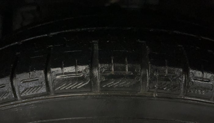 2016 Maruti Swift VDI, Diesel, Manual, 69,476 km, Left Front Tyre Tread