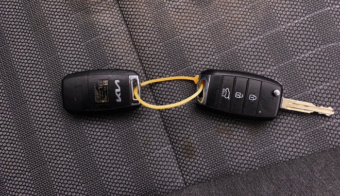 2023 KIA SONET HTK PLUS 1.2 PETROL MT, Petrol, Manual, 8,845 km, Key Close Up