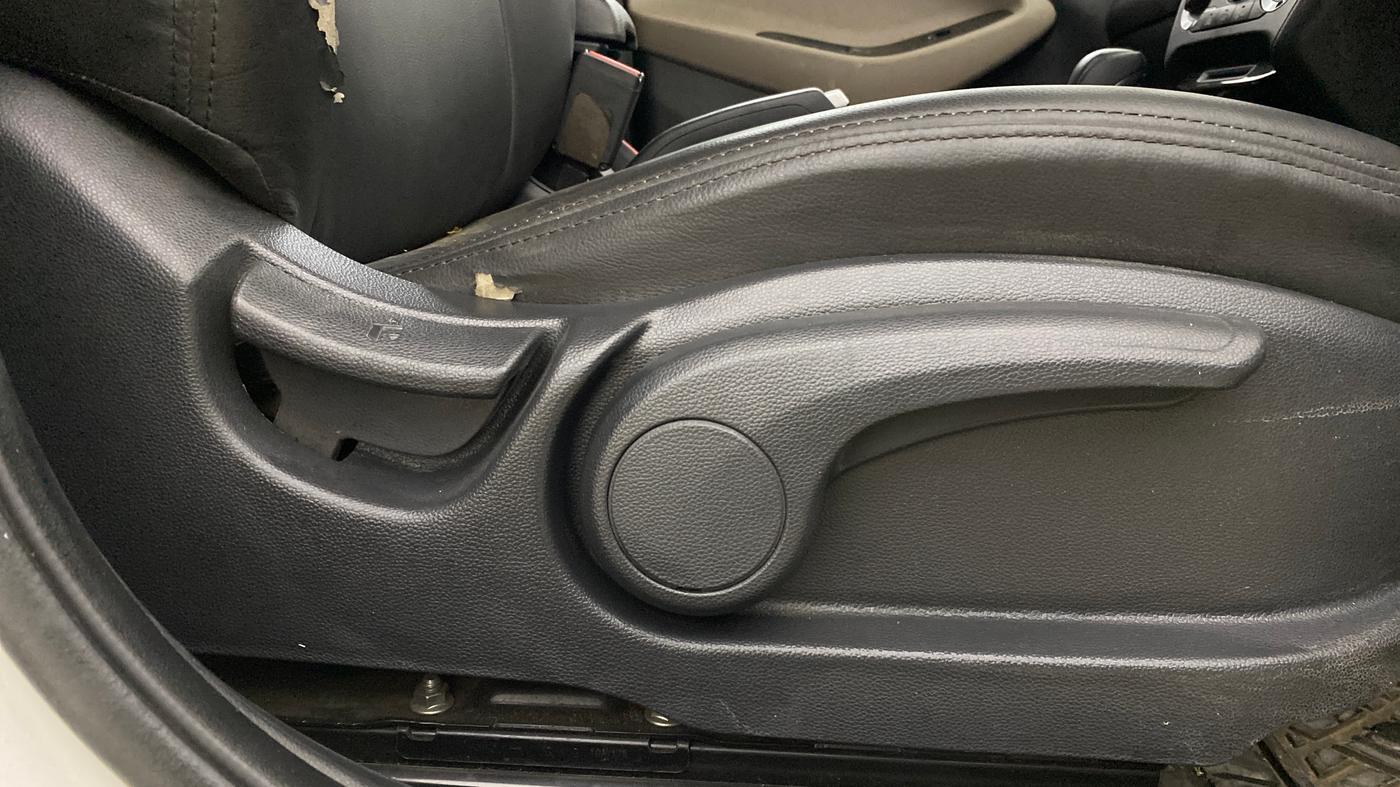2019 Hyundai Elite i20 SPORTZ PLUS  1.2 CVT, Petrol, Automatic, 39,850 km, Driver Side Adjustment Panel