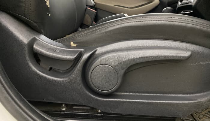 2019 Hyundai Elite i20 SPORTZ PLUS  1.2 CVT, Petrol, Automatic, 39,850 km, Driver Side Adjustment Panel