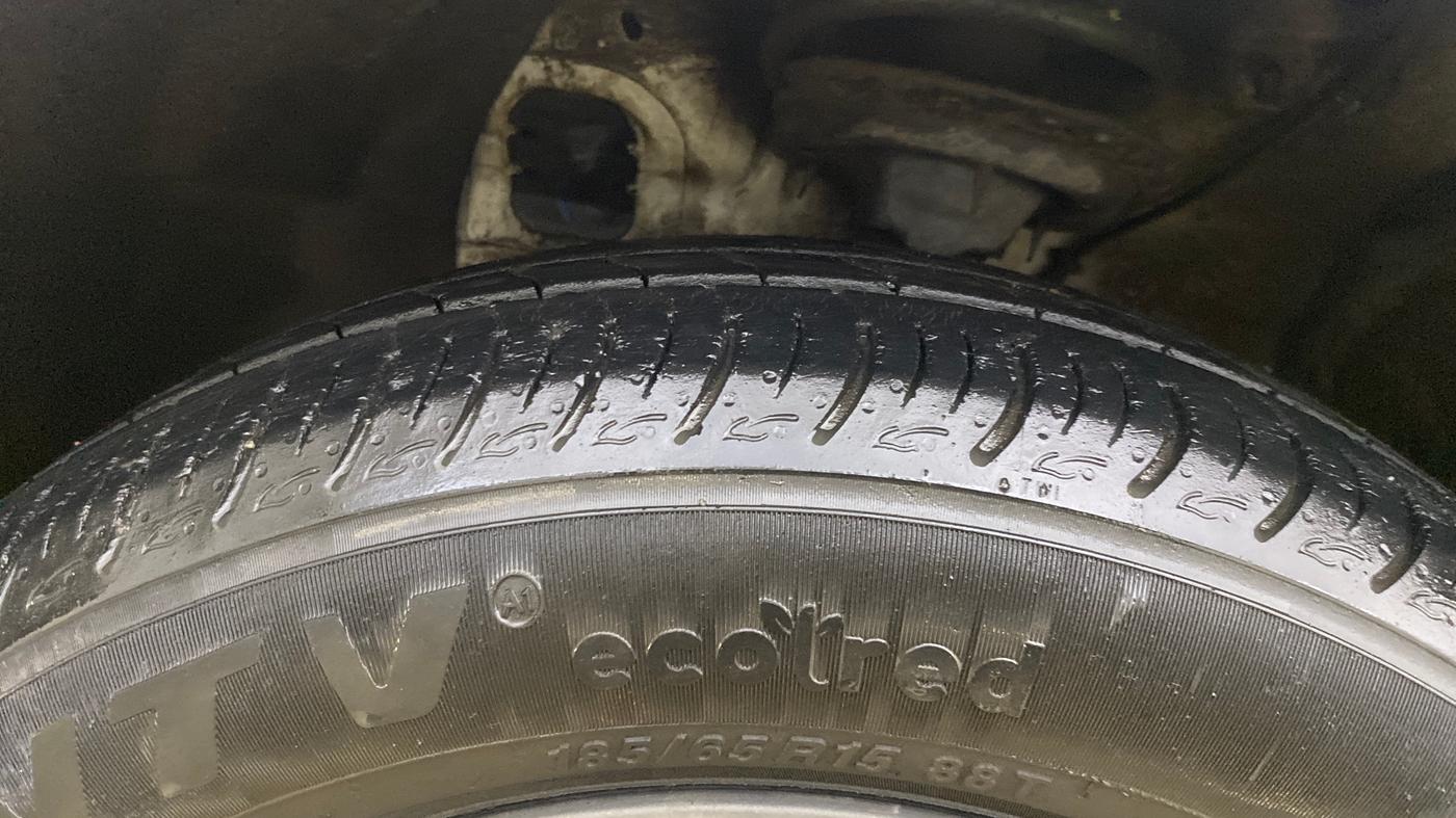 2019 Hyundai Elite i20 SPORTZ PLUS  1.2 CVT, Petrol, Automatic, 39,850 km, Left Front Tyre Tread