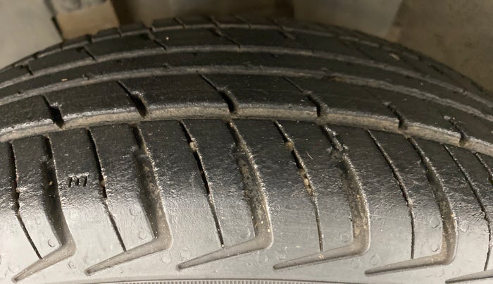 2018 Renault Kwid 1.0 RXT Opt AT, Petrol, Automatic, 44,465 km, Left Front Tyre Tread