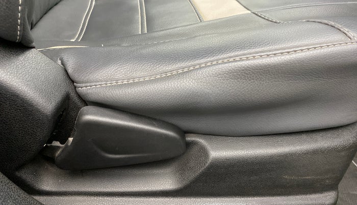 2018 Renault Kwid 1.0 RXT Opt AT, Petrol, Automatic, 44,465 km, Driver Side Adjustment Panel
