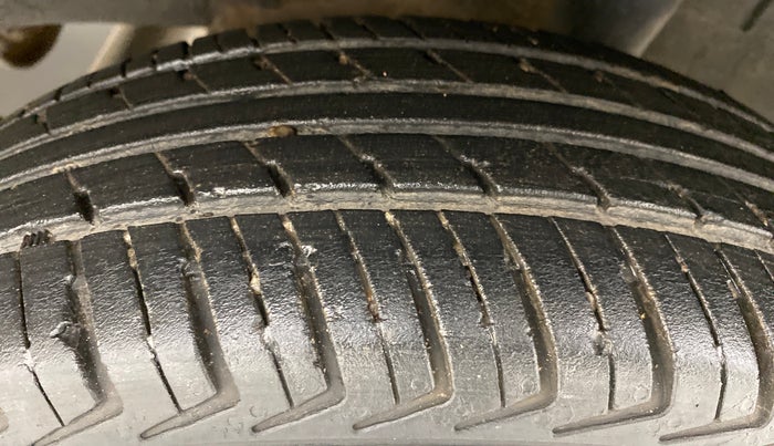 2018 Renault Kwid 1.0 RXT Opt AT, Petrol, Automatic, 44,465 km, Left Rear Tyre Tread
