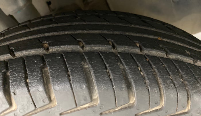 2018 Renault Kwid 1.0 RXT Opt AT, Petrol, Automatic, 44,465 km, Right Front Tyre Tread