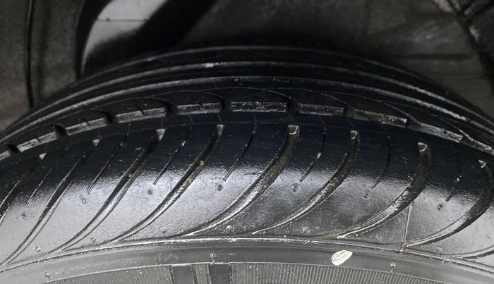 2013 Hyundai i20 SPORTZ 1.2, CNG, Manual, 78,986 km, Left Rear Tyre Tread