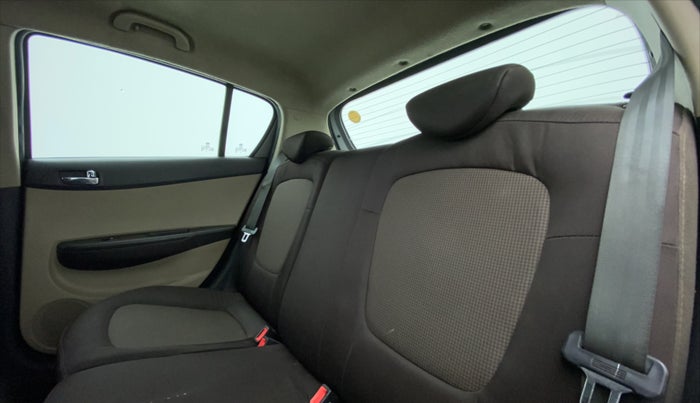 2013 Hyundai i20 SPORTZ 1.2, CNG, Manual, 78,986 km, Right Side Rear Door Cabin