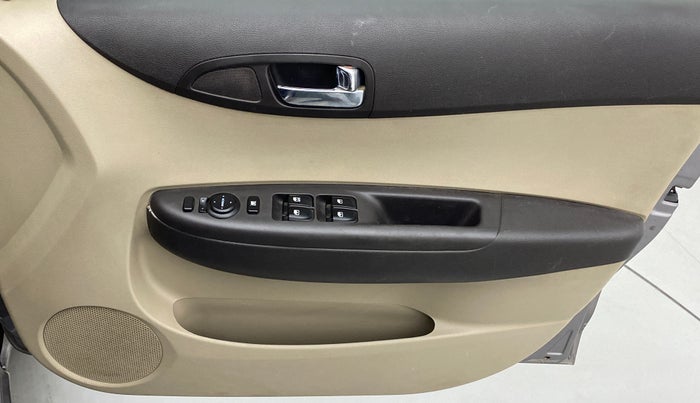 2013 Hyundai i20 SPORTZ 1.2, CNG, Manual, 78,986 km, Driver Side Door Panels Control