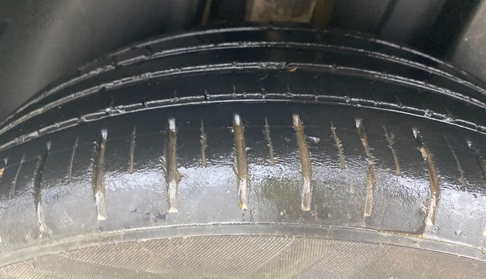 2022 Skoda KUSHAQ ACTIVE 1.0L TSI MT, Petrol, Manual, 37,190 km, Right Rear Tyre Tread