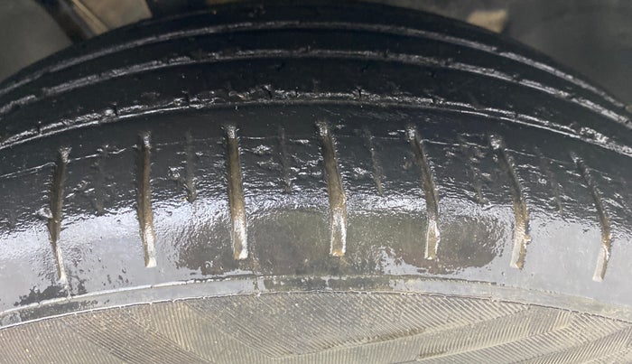 2022 Skoda KUSHAQ ACTIVE 1.0L TSI MT, Petrol, Manual, 37,190 km, Right Front Tyre Tread