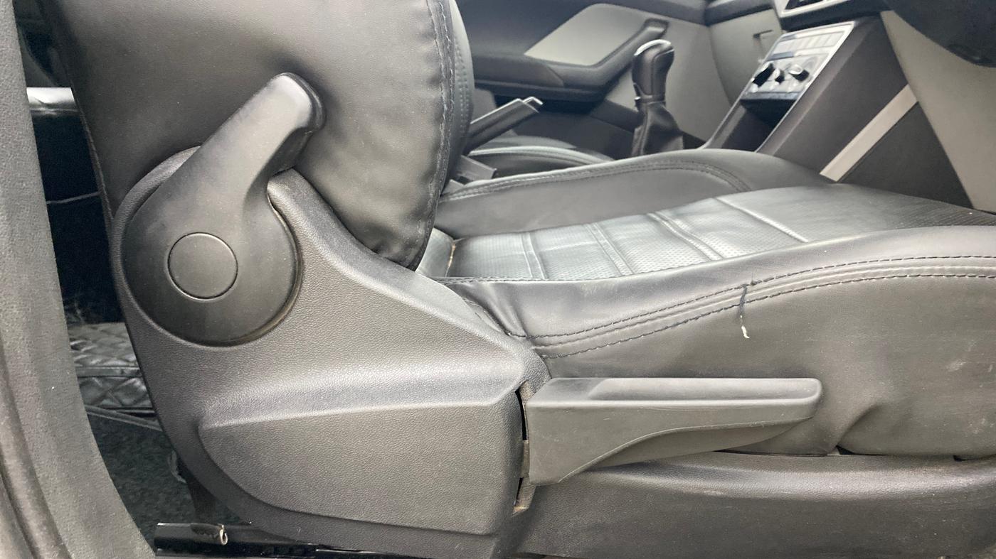 2022 Skoda KUSHAQ ACTIVE 1.0L TSI MT, Petrol, Manual, 37,190 km, Driver Side Adjustment Panel