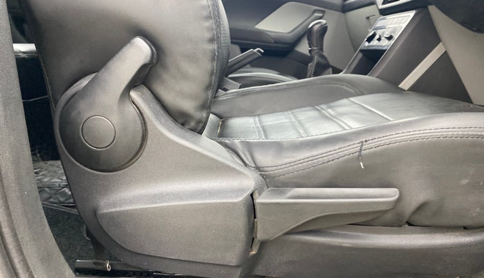 2022 Skoda KUSHAQ ACTIVE 1.0L TSI MT, Petrol, Manual, 37,190 km, Driver Side Adjustment Panel