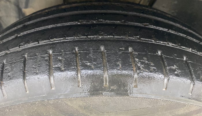 2022 Skoda KUSHAQ ACTIVE 1.0L TSI MT, Petrol, Manual, 37,190 km, Left Front Tyre Tread