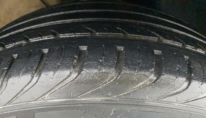 2013 Volkswagen Polo COMFORTLINE 1.2L PETROL, Petrol, Manual, 25,945 km, Right Front Tyre Tread