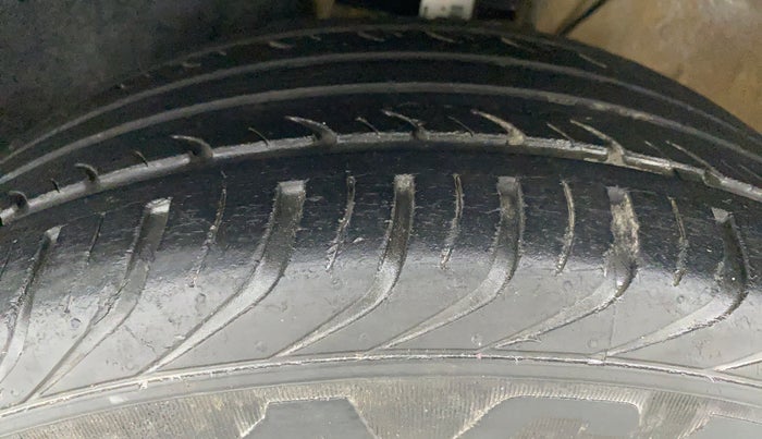 2013 Volkswagen Polo COMFORTLINE 1.2L PETROL, Petrol, Manual, 25,945 km, Left Front Tyre Tread