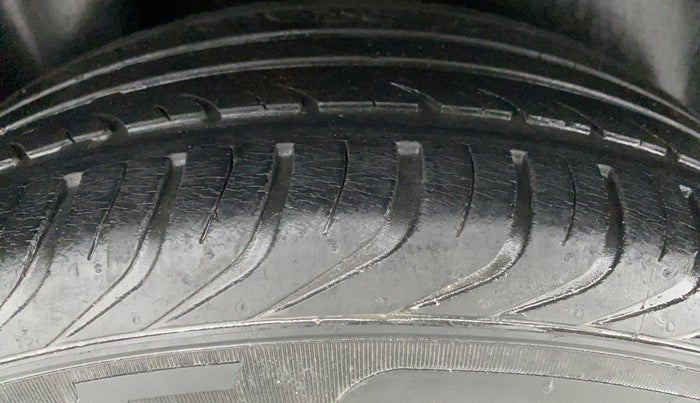 2013 Volkswagen Polo COMFORTLINE 1.2L PETROL, Petrol, Manual, 25,945 km, Right Rear Tyre Tread