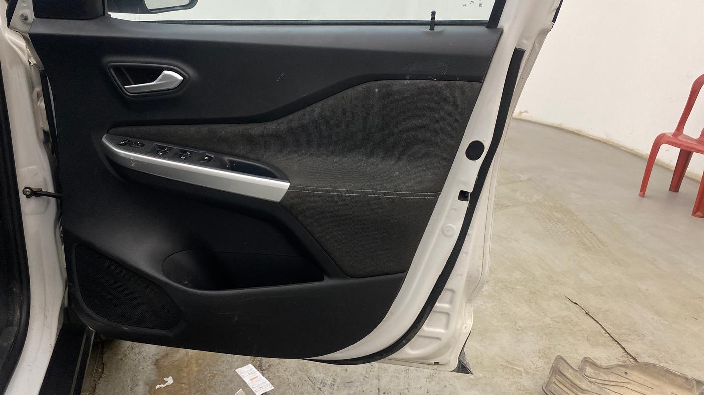 2022 Nissan MAGNITE XV PREMIUM TURBO CVT, Petrol, Automatic, 74,360 km, Driver Side Door Panels Control