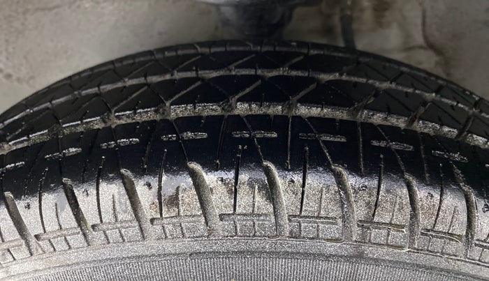 2018 Maruti Alto 800 LXI, Petrol, Manual, 60,593 km, Left Front Tyre Tread