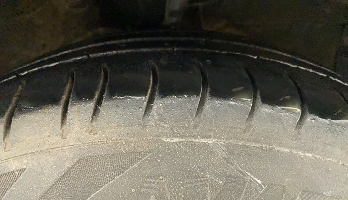 2011 Hyundai i10 MAGNA 1.2, Petrol, Manual, 80,322 km, Right Front Tyre Tread