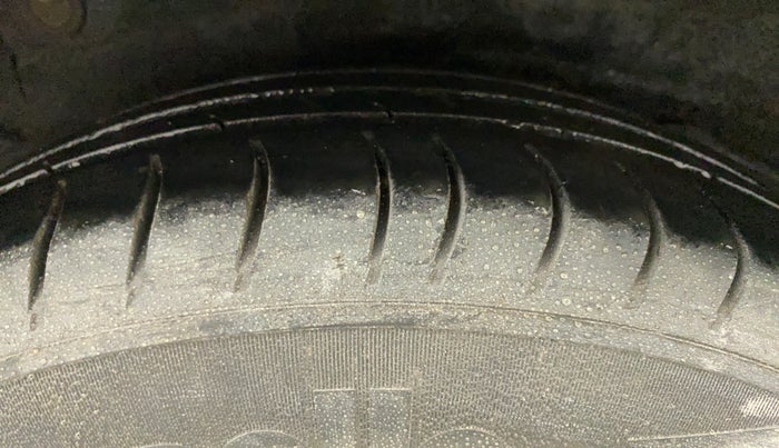 2011 Hyundai i10 MAGNA 1.2, Petrol, Manual, 80,322 km, Right Rear Tyre Tread