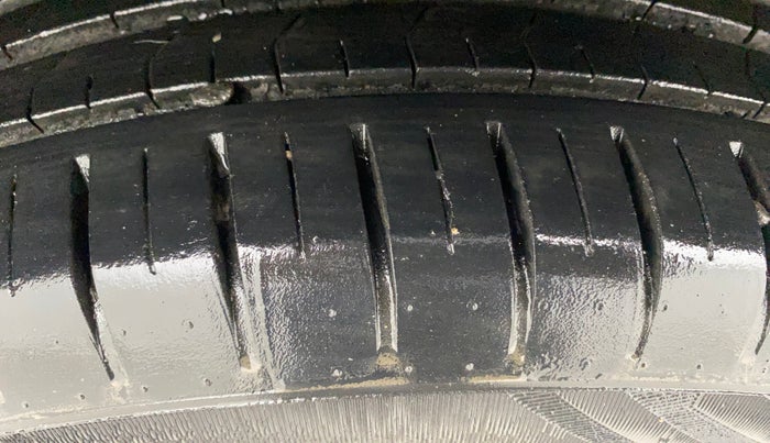2019 Toyota Glanza G, Petrol, Manual, 22,470 km, Left Front Tyre Tread