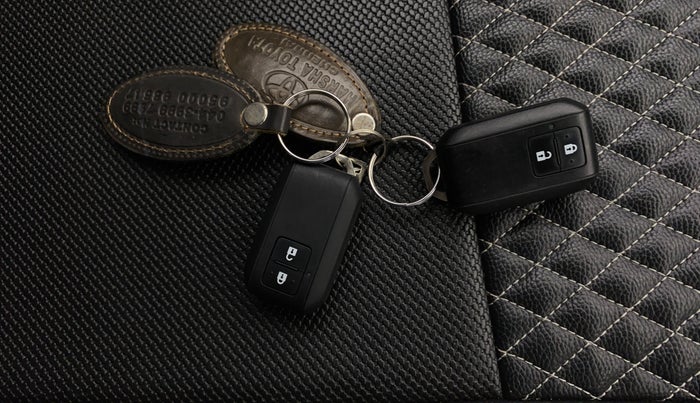 2019 Toyota Glanza G, Petrol, Manual, 22,470 km, Key Close Up