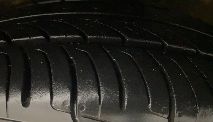 2016 Maruti Celerio ZXI AMT, Petrol, Automatic, 50,811 km, Right Front Tyre Tread