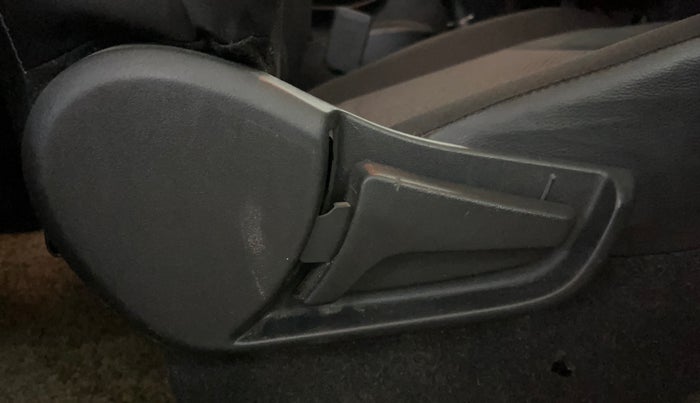 2020 Maruti S PRESSO VXI+, Petrol, Manual, 81,757 km, Driver Side Adjustment Panel