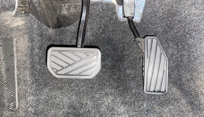 2022 Maruti XL6 ZETA AT, Petrol, Automatic, 25,129 km, Pedals