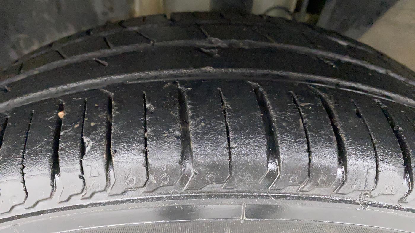2020 Renault TRIBER RXZ AT, Petrol, Automatic, 16,093 km, Left Front Tyre Tread