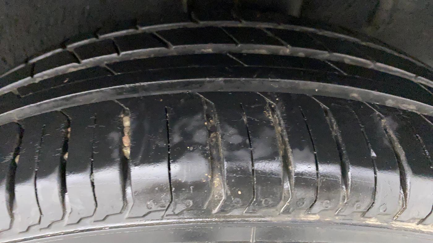 2020 Renault TRIBER RXZ AT, Petrol, Automatic, 16,093 km, Left Rear Tyre Tread